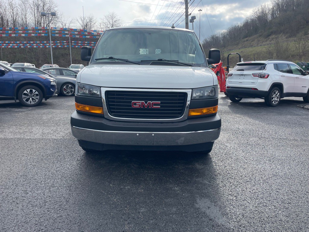 2024 GMC Savana Image 2