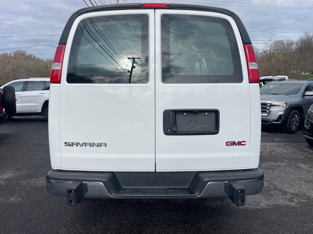 2024 GMC Savana Image 4