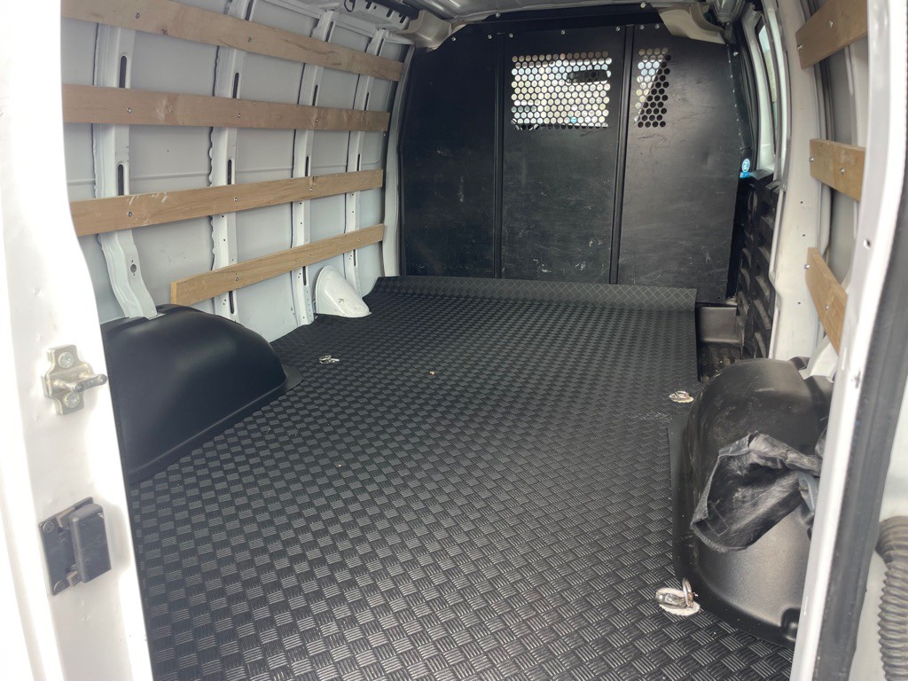 2024 GMC Savana Image 12