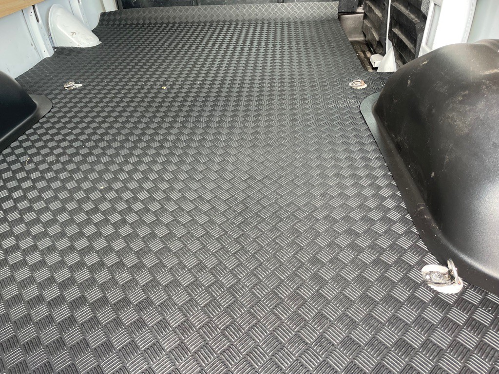 2024 GMC Savana Image 14