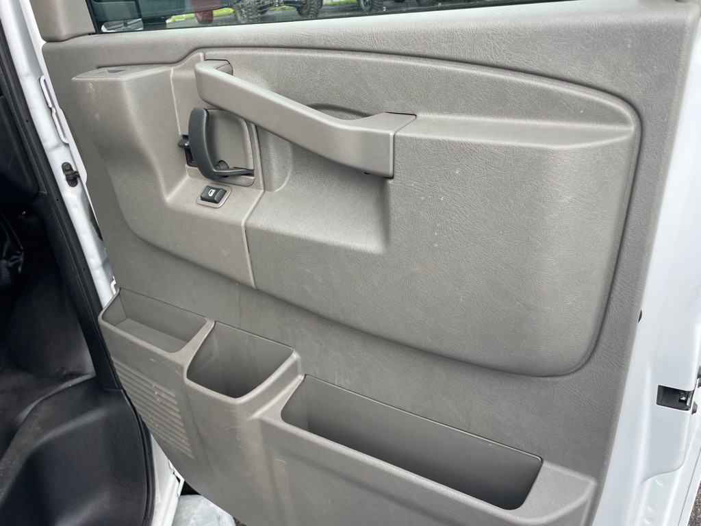 2024 GMC Savana Image 16