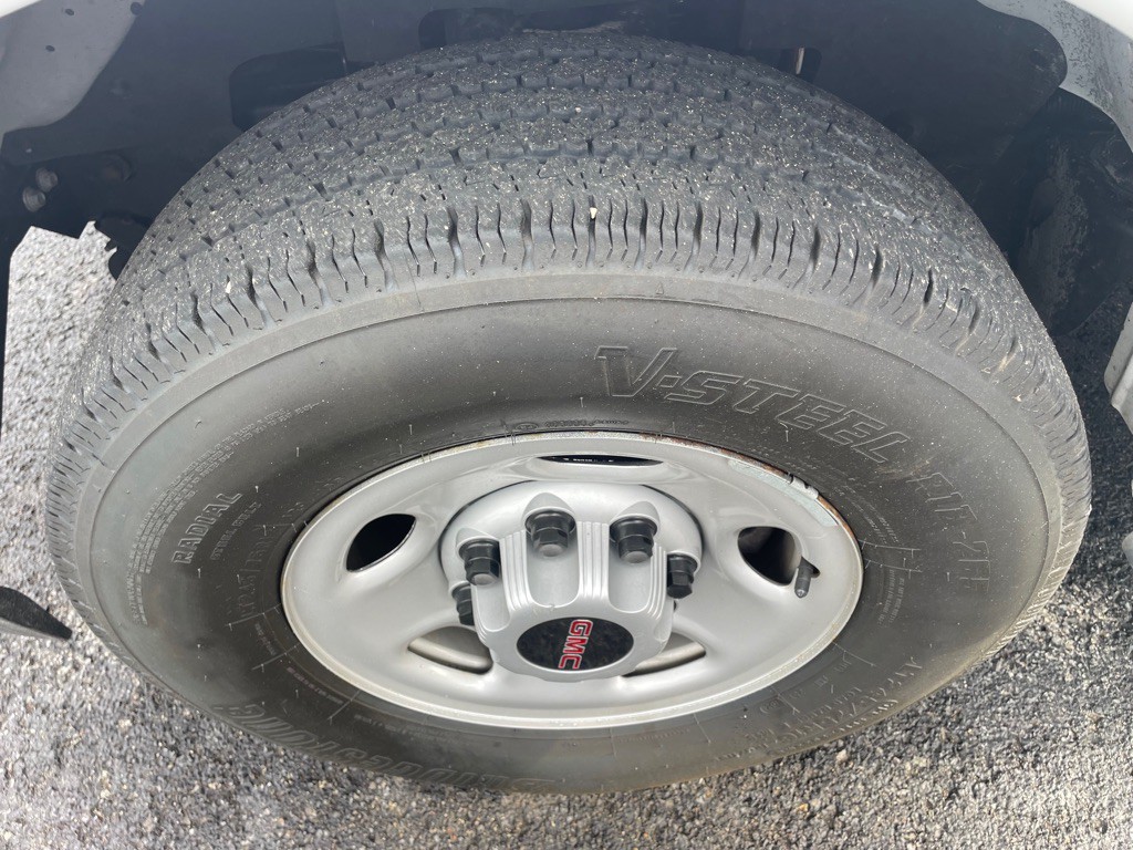 2024 GMC Savana Image 20