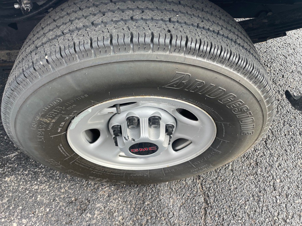 2024 GMC Savana Image 21