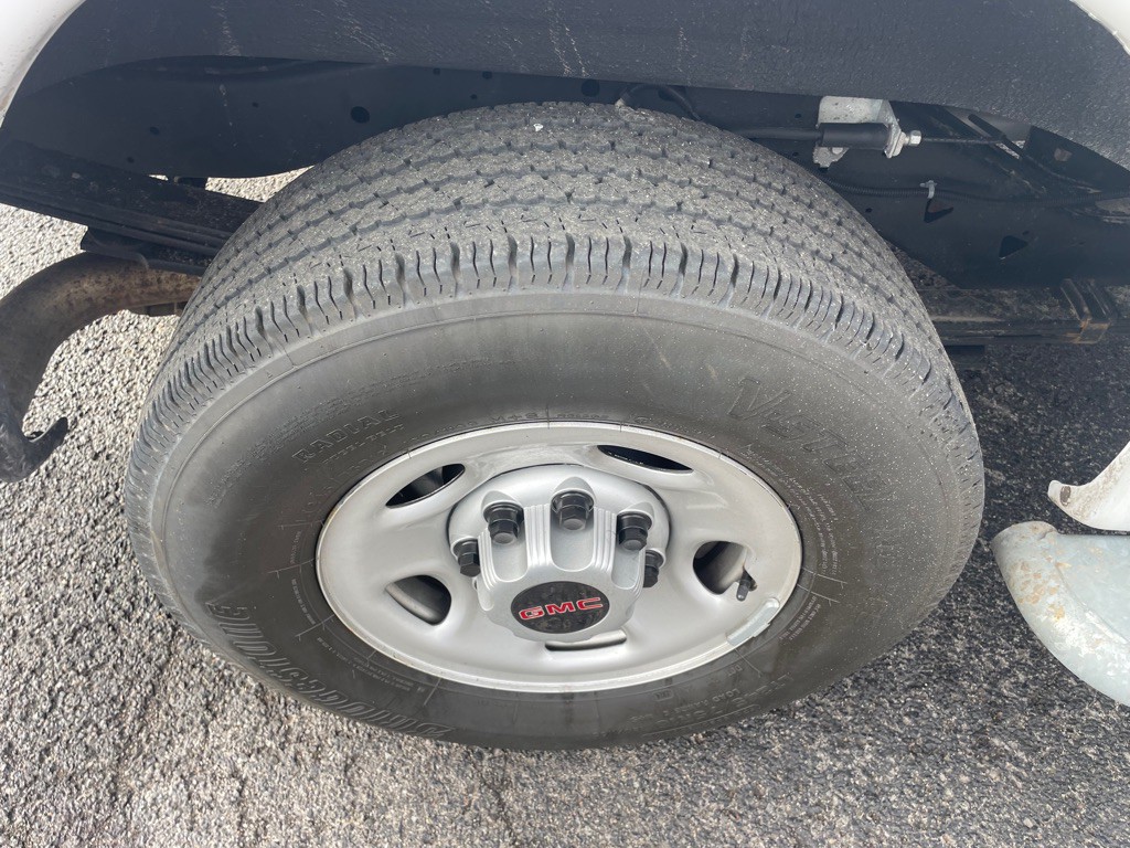 2024 GMC Savana Image 22