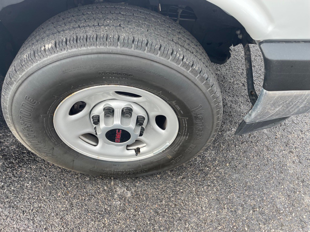 2024 GMC Savana Image 23