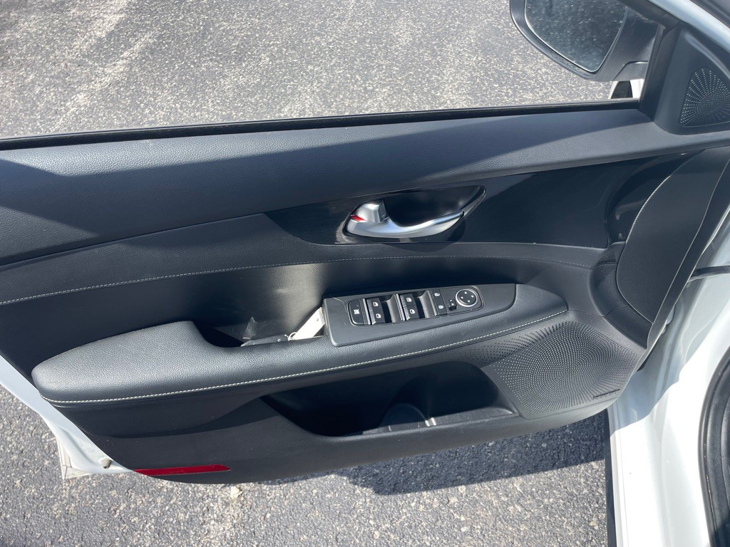 2023 Kia Forte Image 16
