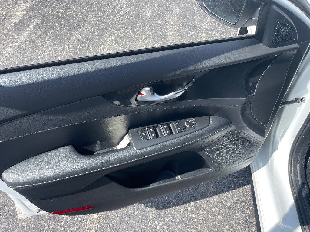 2023 Kia Forte Image 17