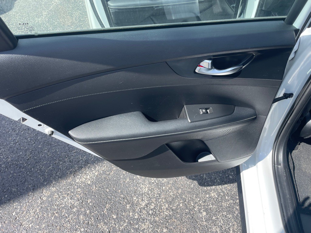 2023 Kia Forte Image 18