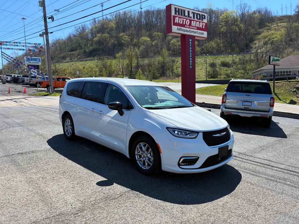2024 Chrysler Pacifica Image 1