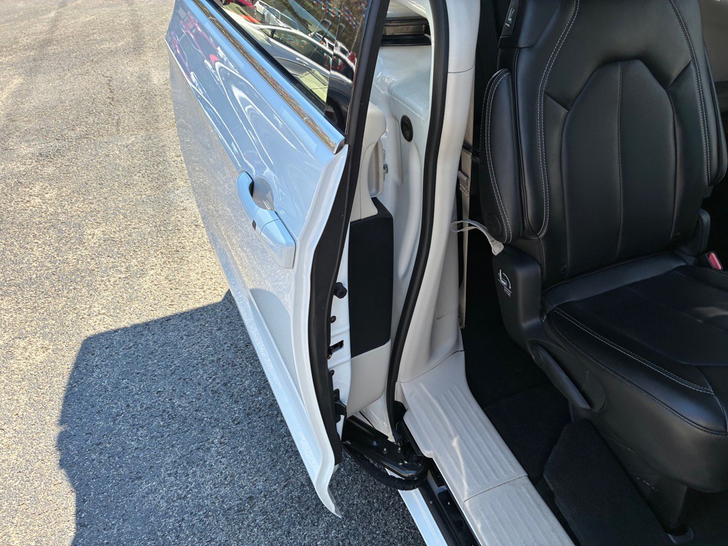 2024 Chrysler Pacifica Image 7