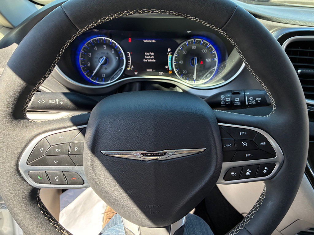 2024 Chrysler Pacifica Image 10