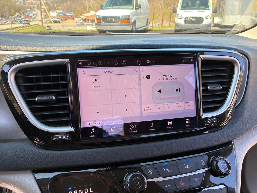 2024 Chrysler Pacifica Image 11