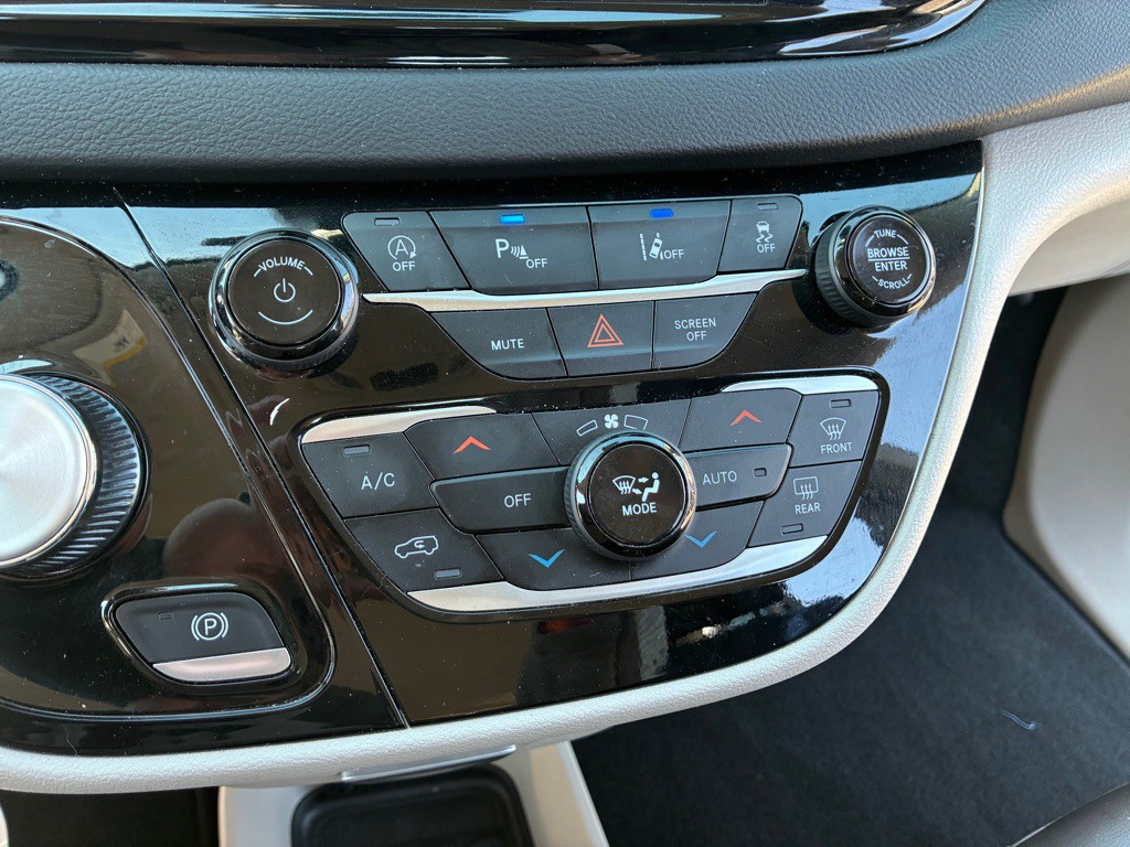 2024 Chrysler Pacifica Image 16