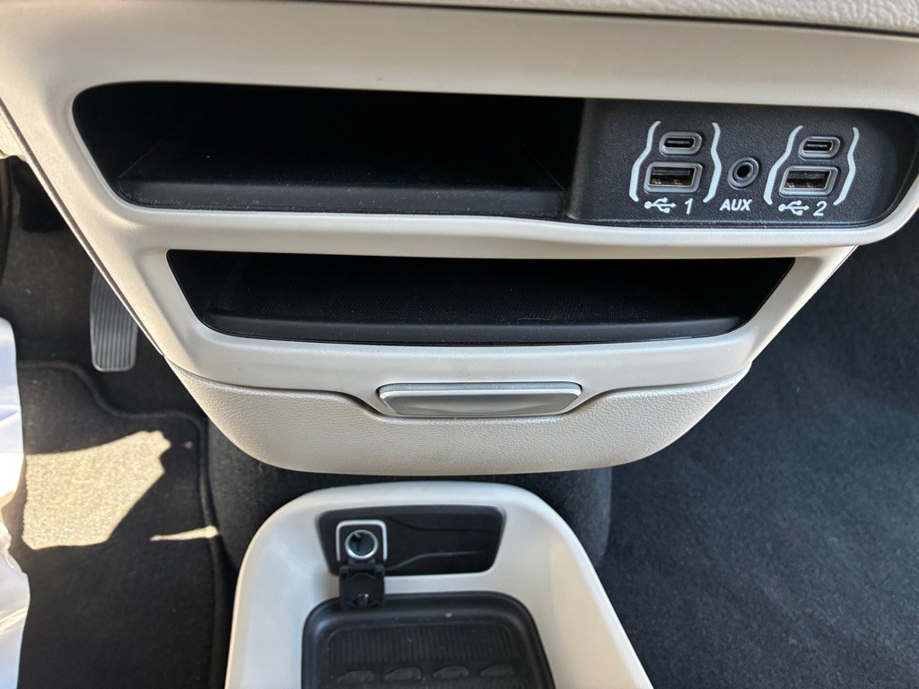 2024 Chrysler Pacifica Image 17
