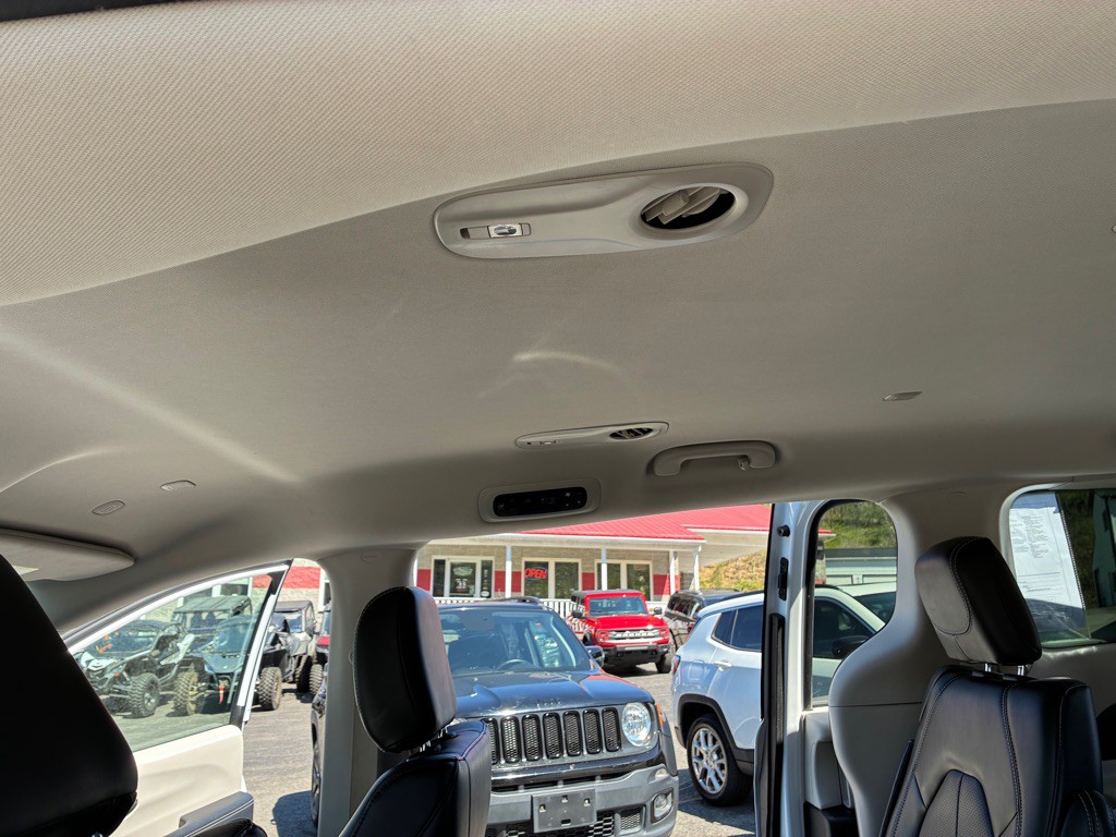2024 Chrysler Pacifica Image 23