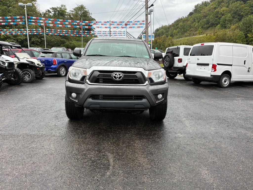 2015 Toyota Tacoma Image 2
