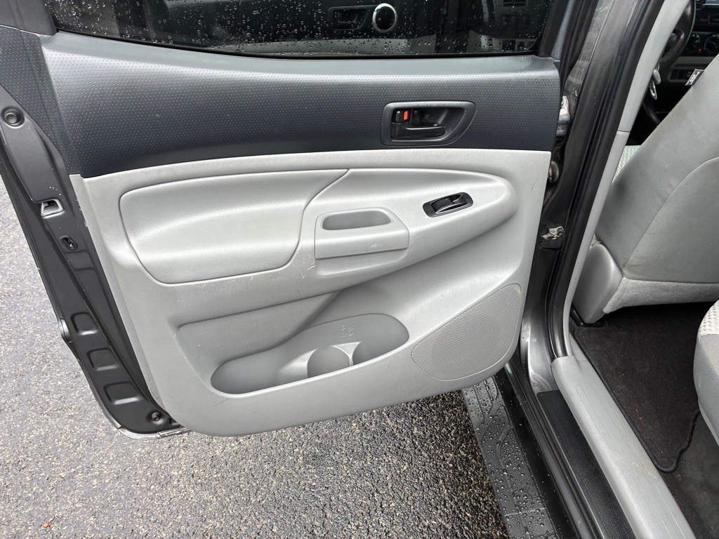 2015 Toyota Tacoma Image 8
