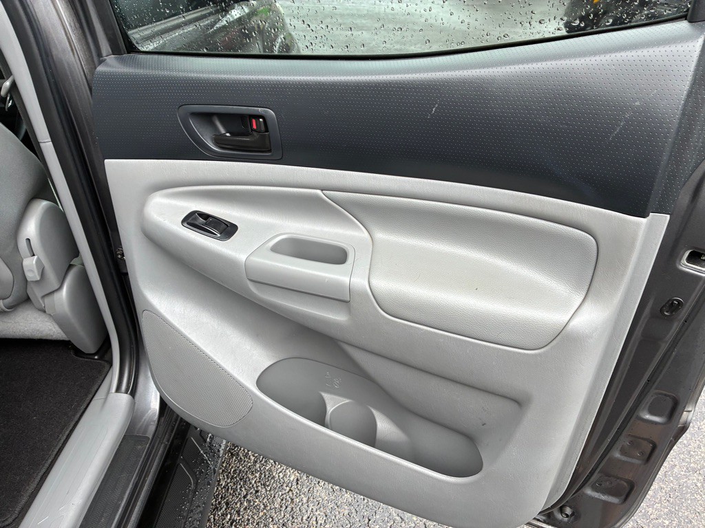 2015 Toyota Tacoma Image 14