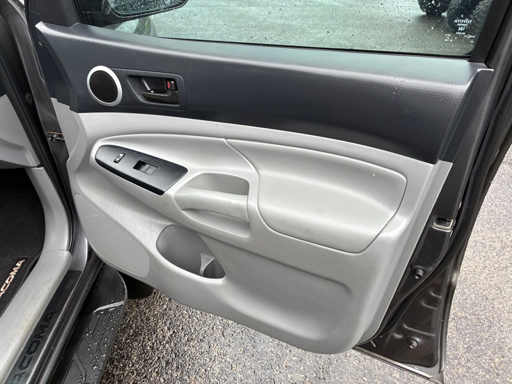 2015 Toyota Tacoma Image 15