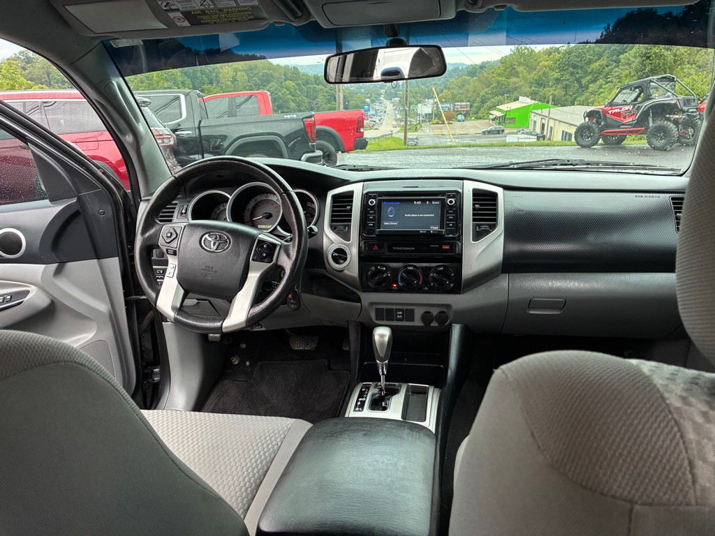 2015 Toyota Tacoma Image 19