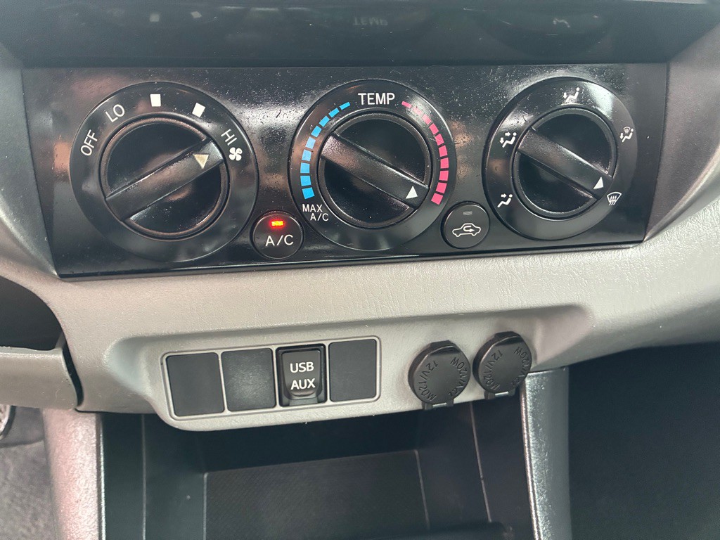 2015 Toyota Tacoma Image 26
