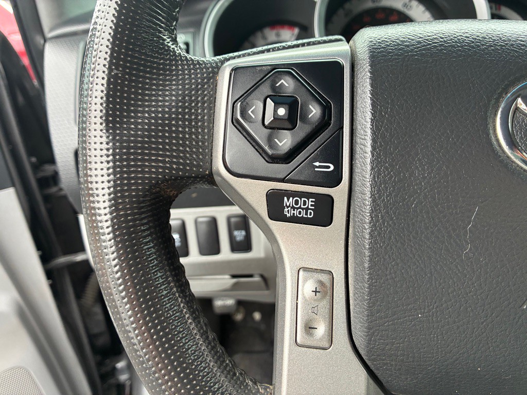 2015 Toyota Tacoma Image 30