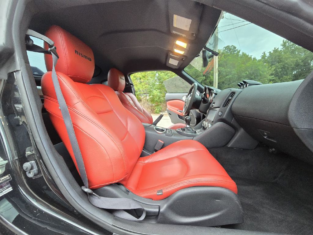 2014 Nissan 370Z Image 28
