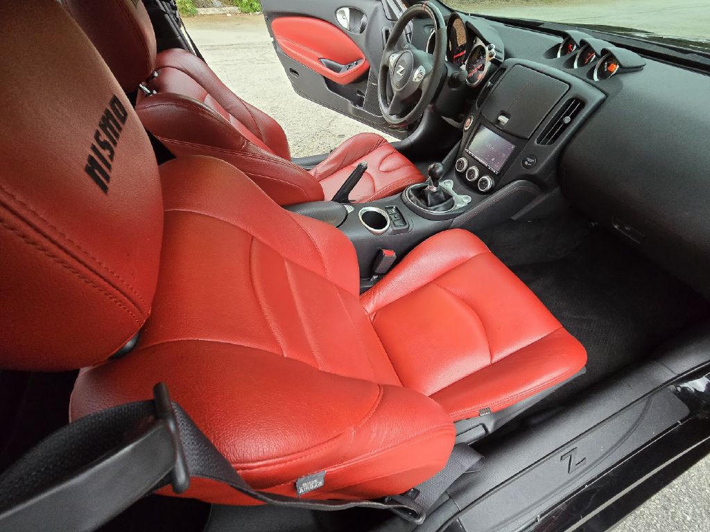 2014 Nissan 370Z Image 29