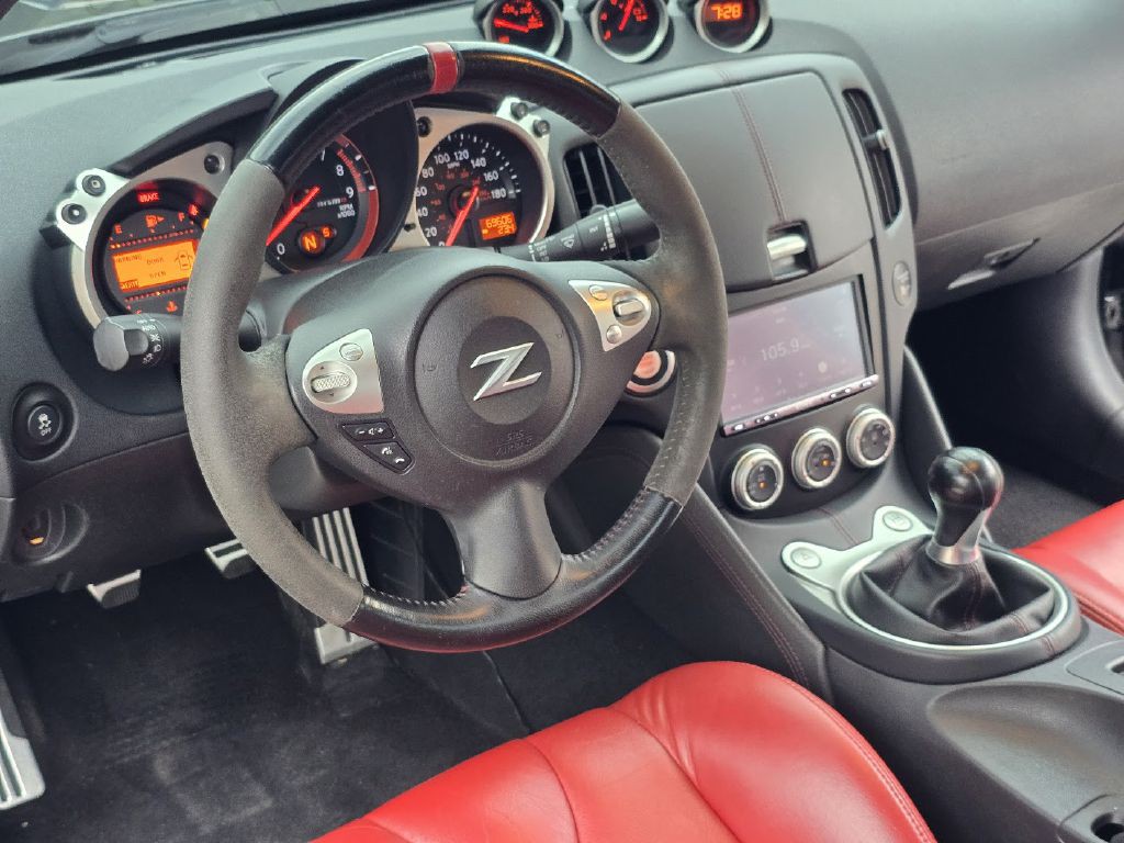 2014 Nissan 370Z Image 34