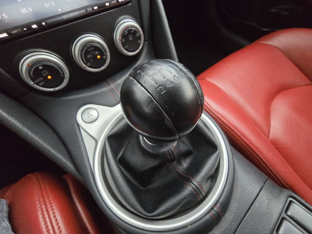 2014 Nissan 370Z Image 37