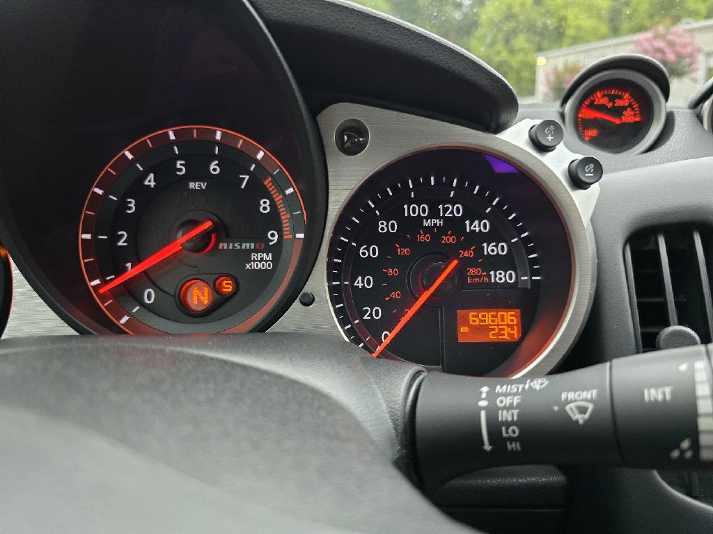 2014 Nissan 370Z Image 40