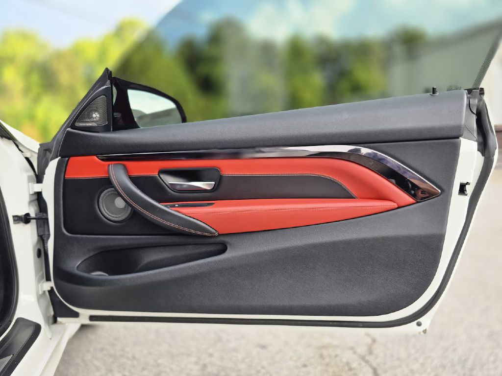 2016 BMW M4 Image 32