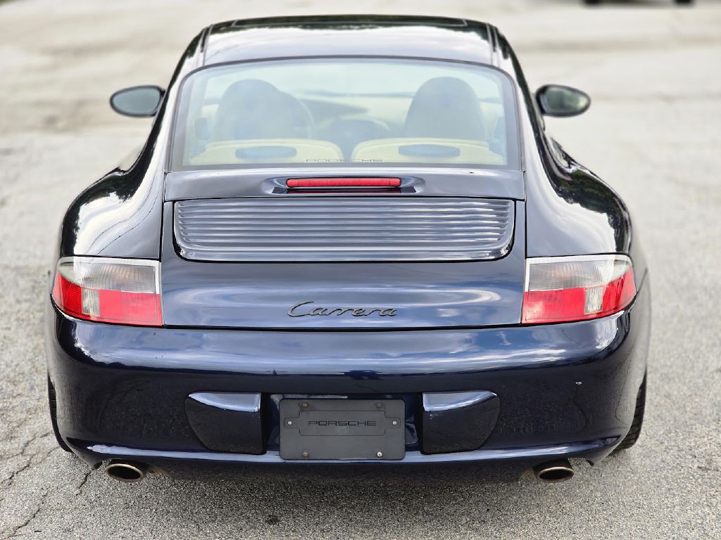 2003 Porsche 911 Image 9