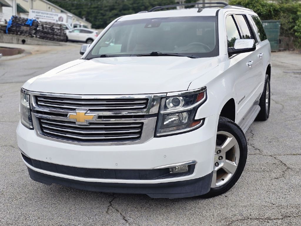 2015 Chevrolet Suburban Image 2
