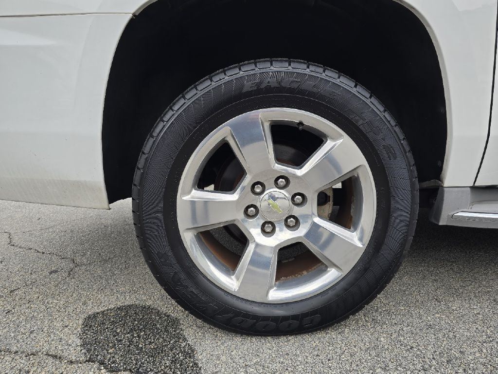 2015 Chevrolet Suburban Image 16