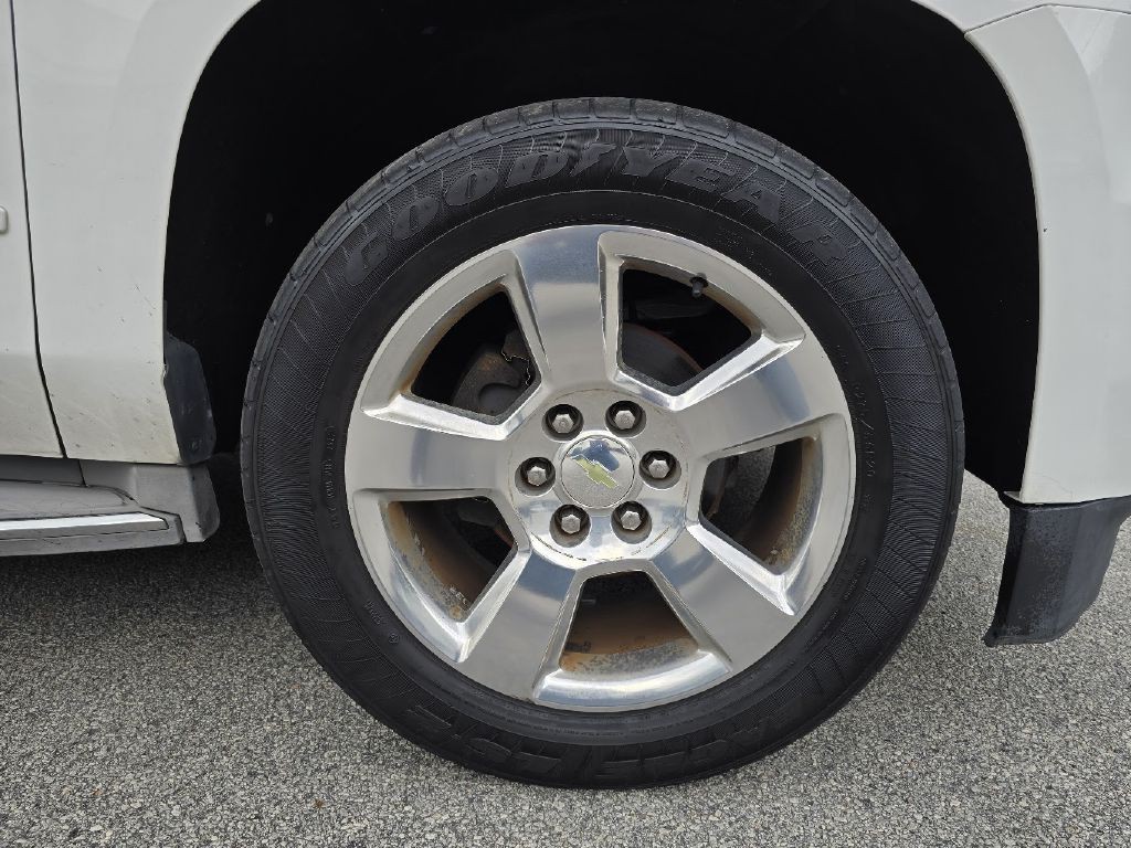 2015 Chevrolet Suburban Image 17