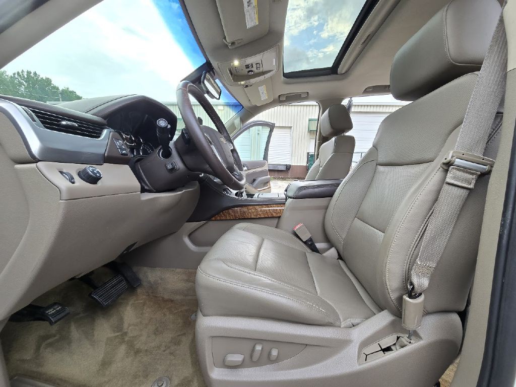 2015 Chevrolet Suburban Image 19