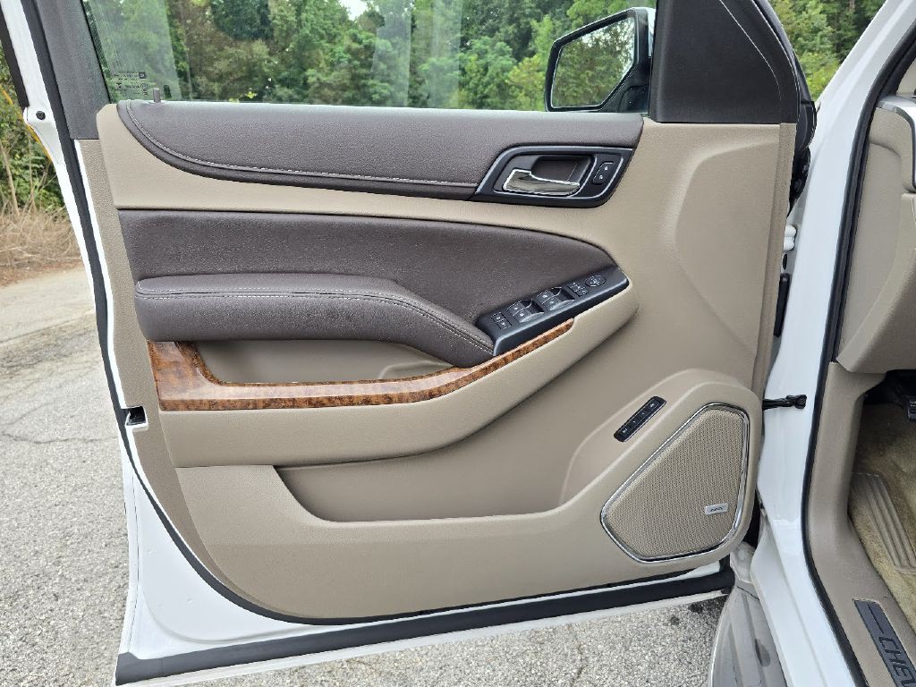 2015 Chevrolet Suburban Image 21