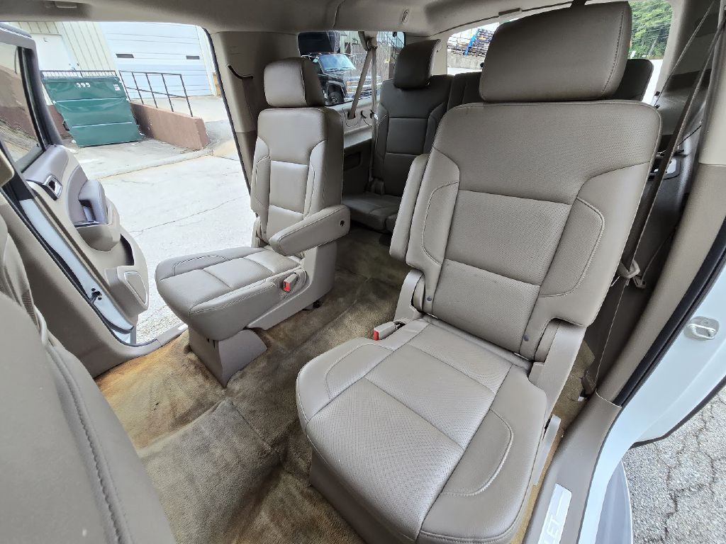 2015 Chevrolet Suburban Image 23