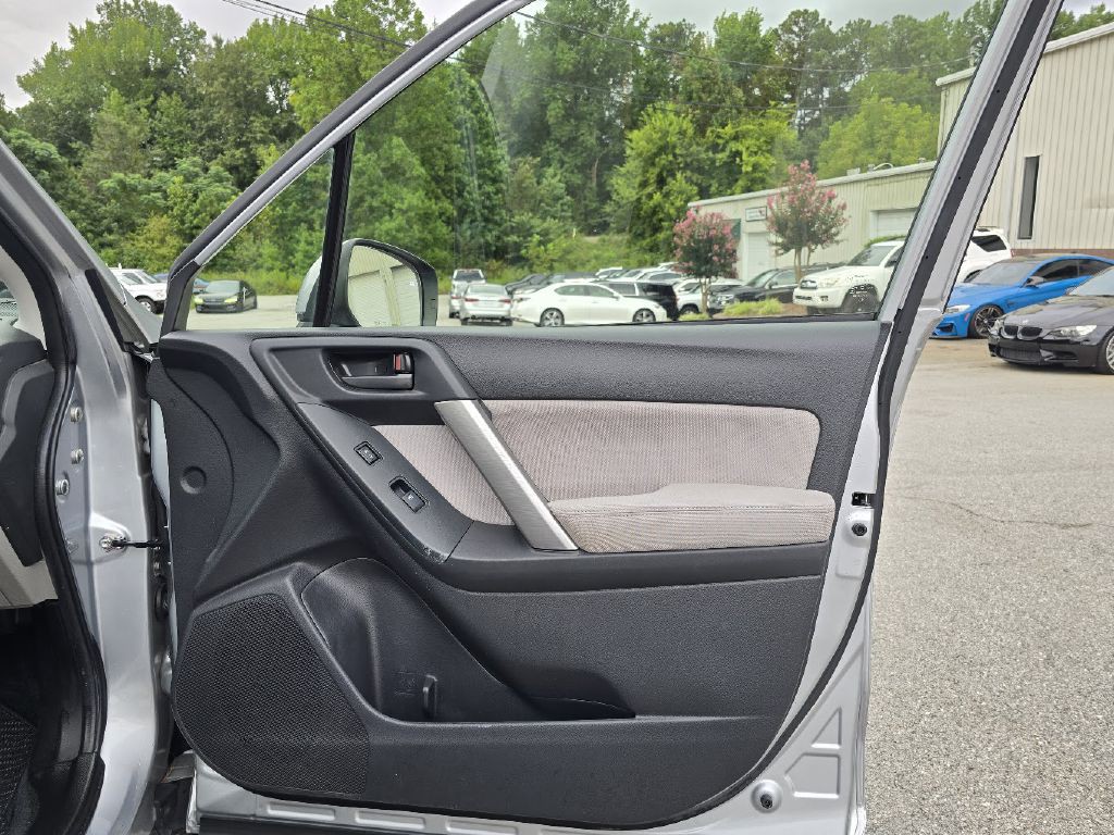 2015 Subaru Forester Image 30