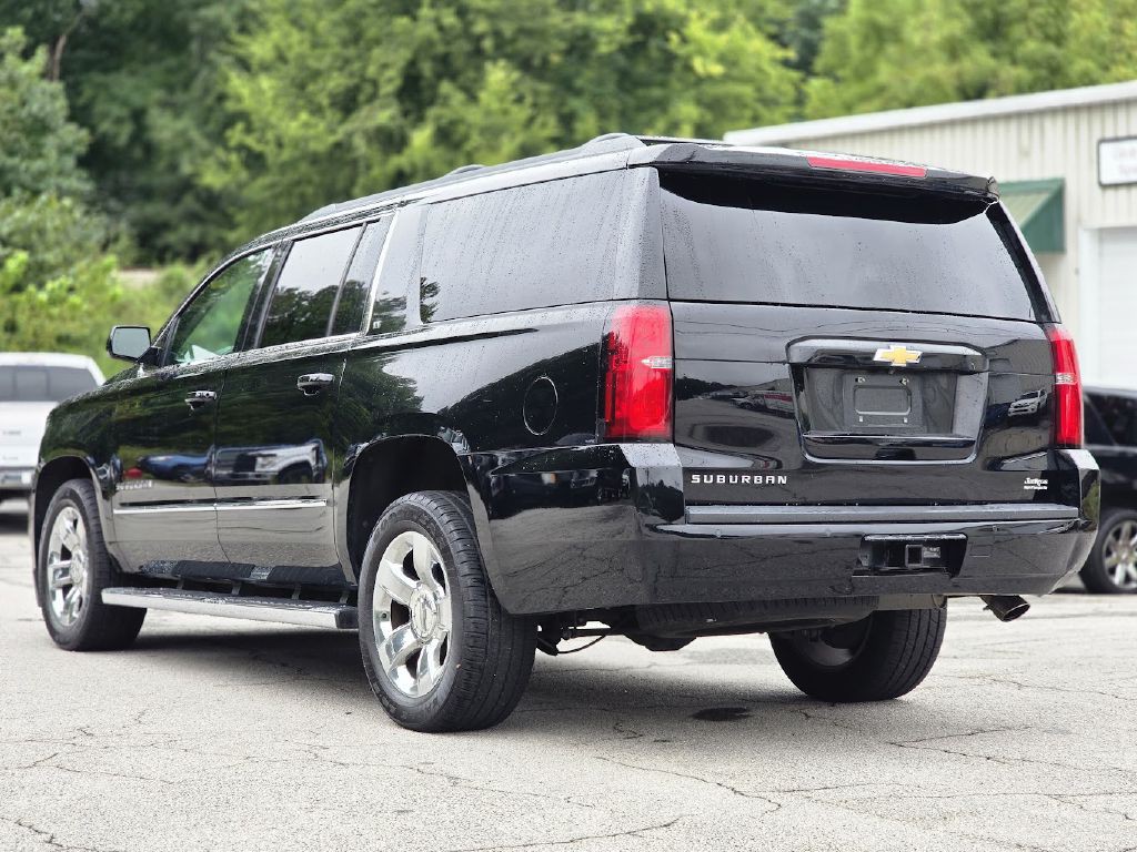 2016 Chevrolet Suburban Image 5