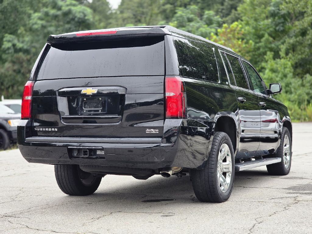 2016 Chevrolet Suburban Image 8