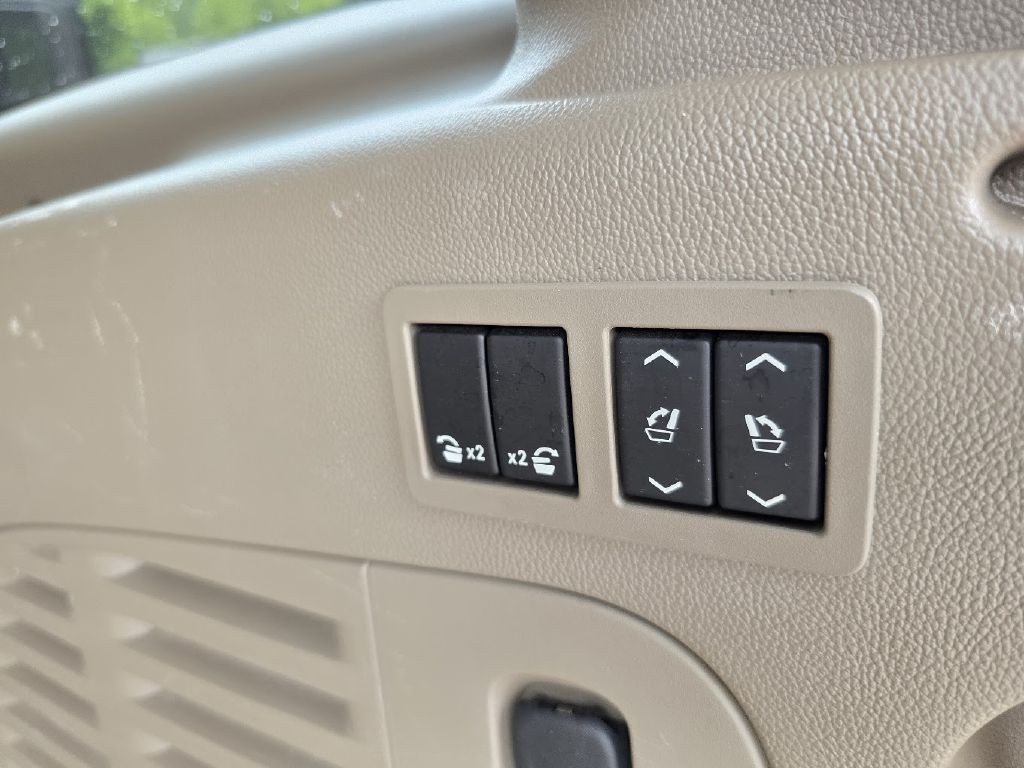 2016 Chevrolet Suburban Image 23