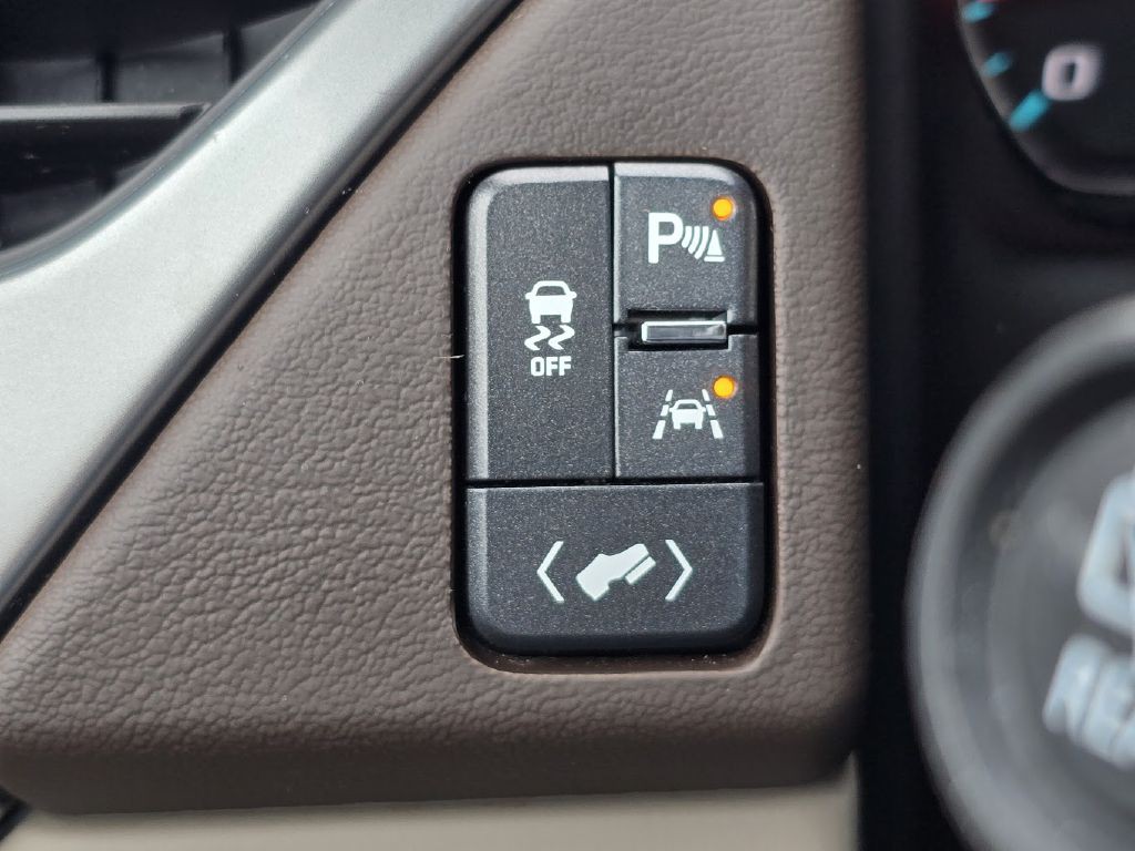 2016 Chevrolet Suburban Image 36