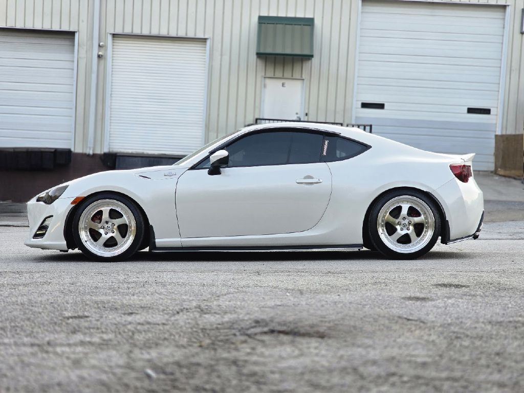 2013 Scion FR-S Image 5