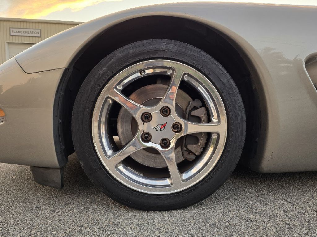 1999 Chevrolet Corvette Image 17