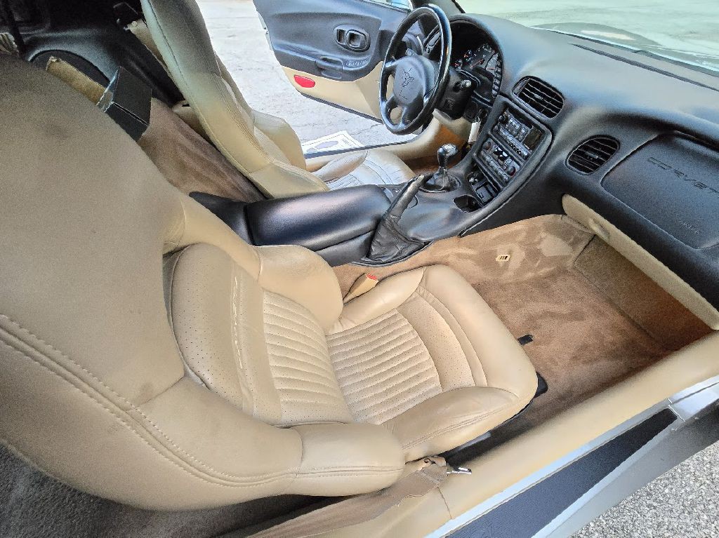 1999 Chevrolet Corvette Image 24