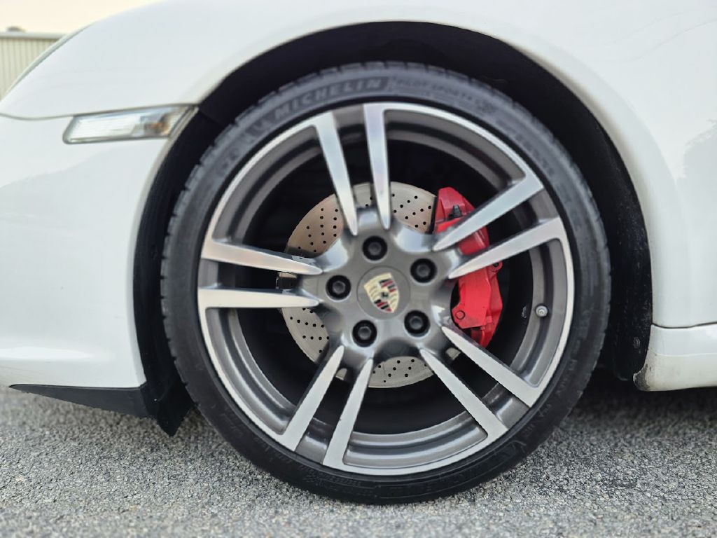 2011 Porsche 911 Image 17