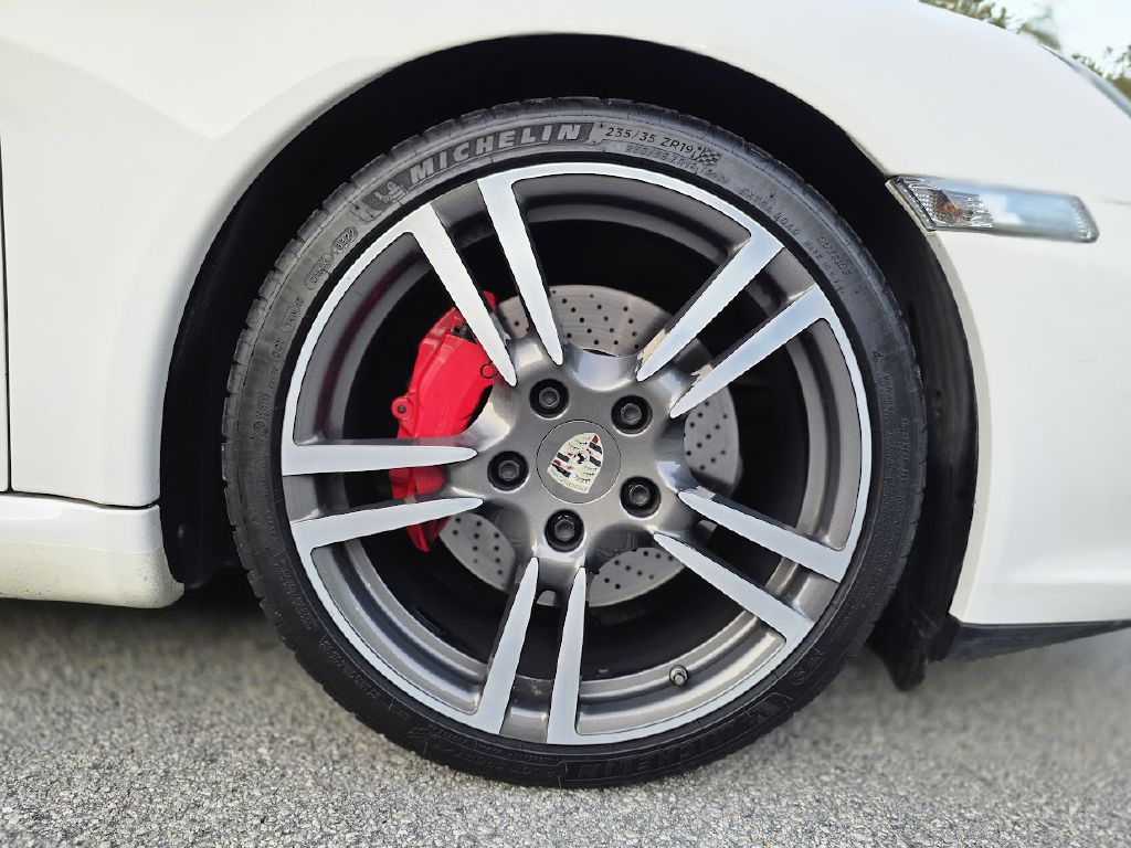 2011 Porsche 911 Image 20