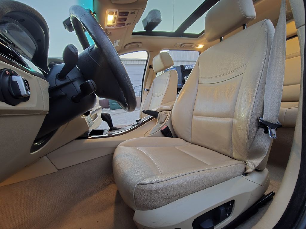 2009 BMW 3 Series Image 17